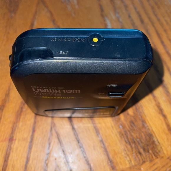 Sony Walkman WM FX303 AM/FM radio cassette player - Picture 3 of 6